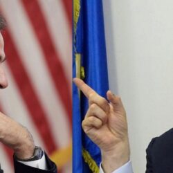 Ο Μίτσκοσκι επέβαλε την ονομασία «Μακεδονία» και εκτός των Σκοπίων – Η στάση των ΗΠΑ και η αντίδραση του Μητσοτάκη