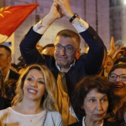 Το VMRO-DPMNE σχημάτισε κυβέρνηση στα Σκόπια και το έχει «τερματίσει» με τις προκλήσεις κατά της Ελλάδος